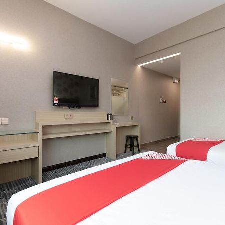 OYO 89375 Regent Hotel Keningau Buitenkant foto
