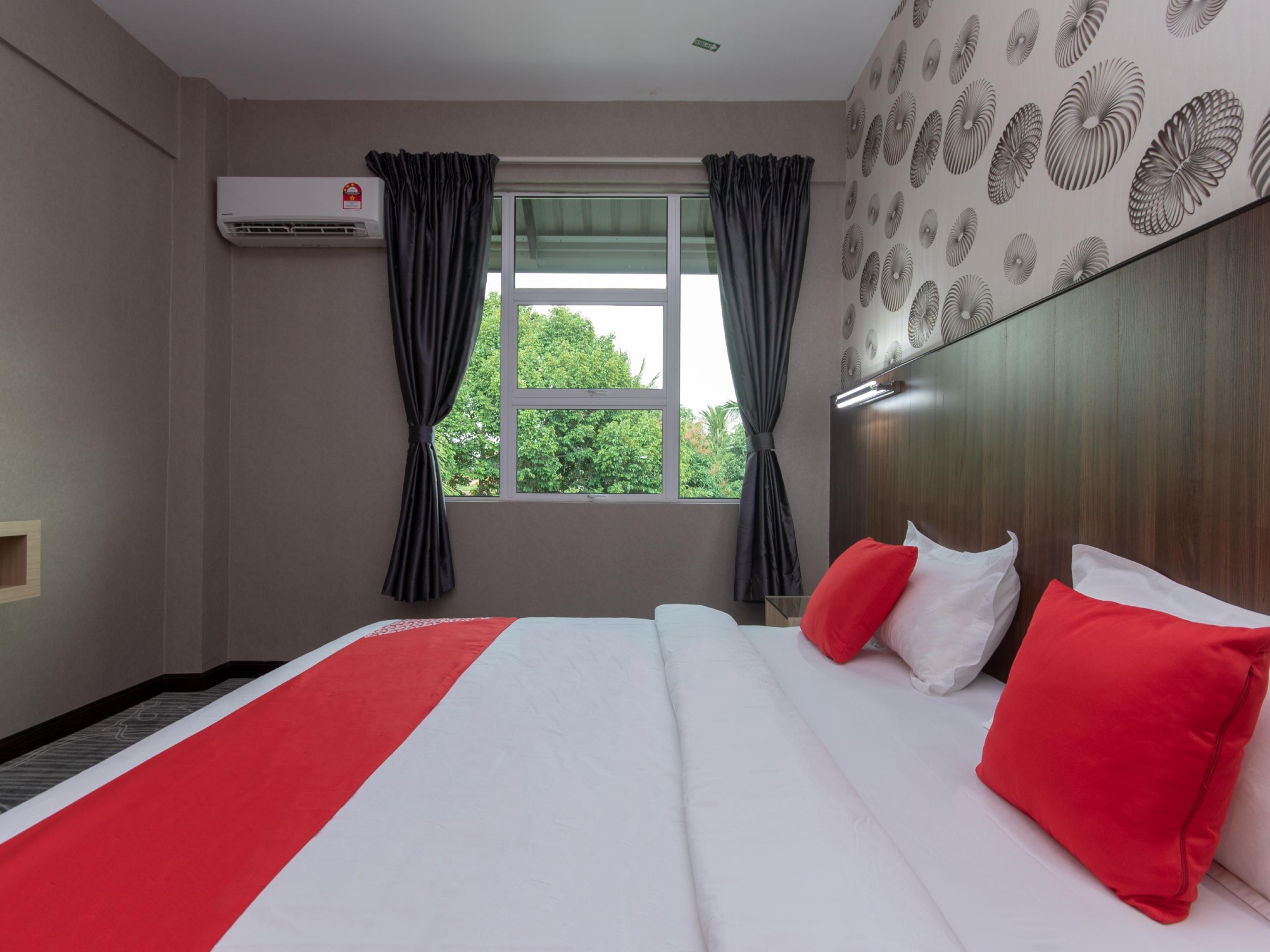 OYO 89375 Regent Hotel Keningau Buitenkant foto